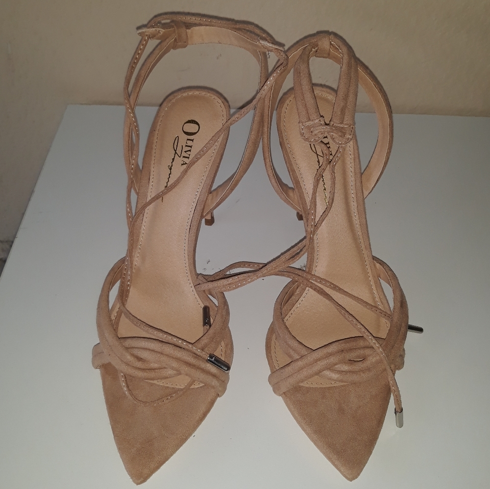 Take me out on the town nudge heels yesssssss